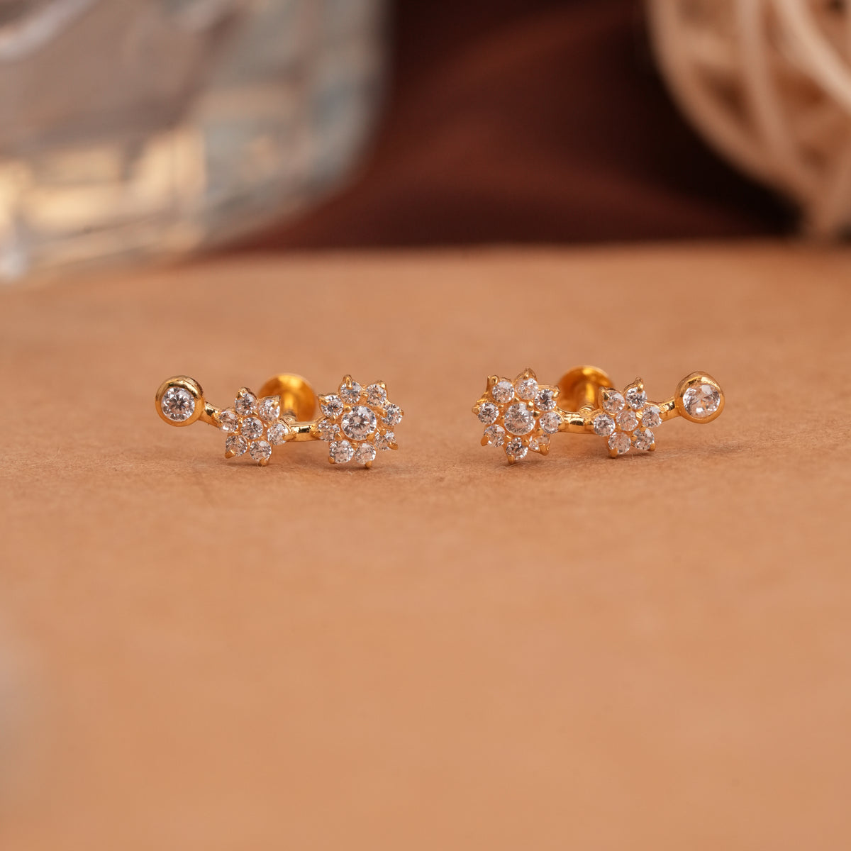 Curved Vine Stone Gold Side Stud