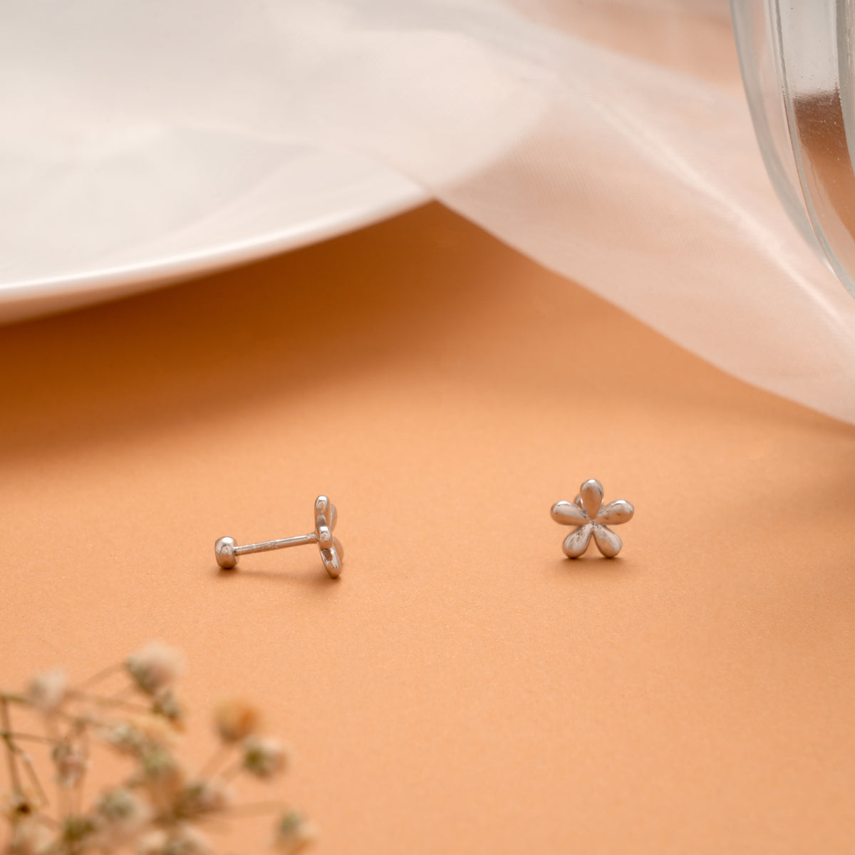 Premium Daisy Floral Silver Koppu