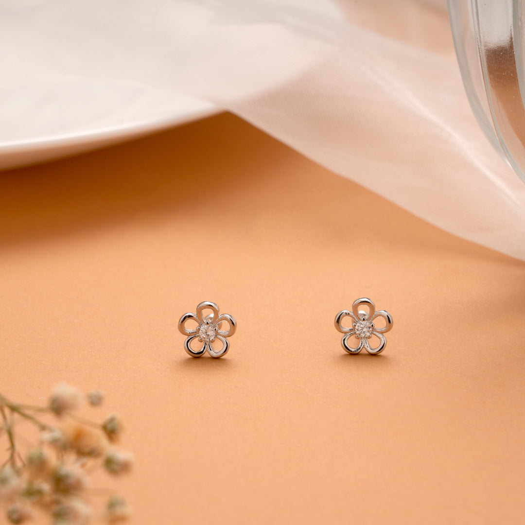 Beautiful Single Stone Flower Silver Koppu