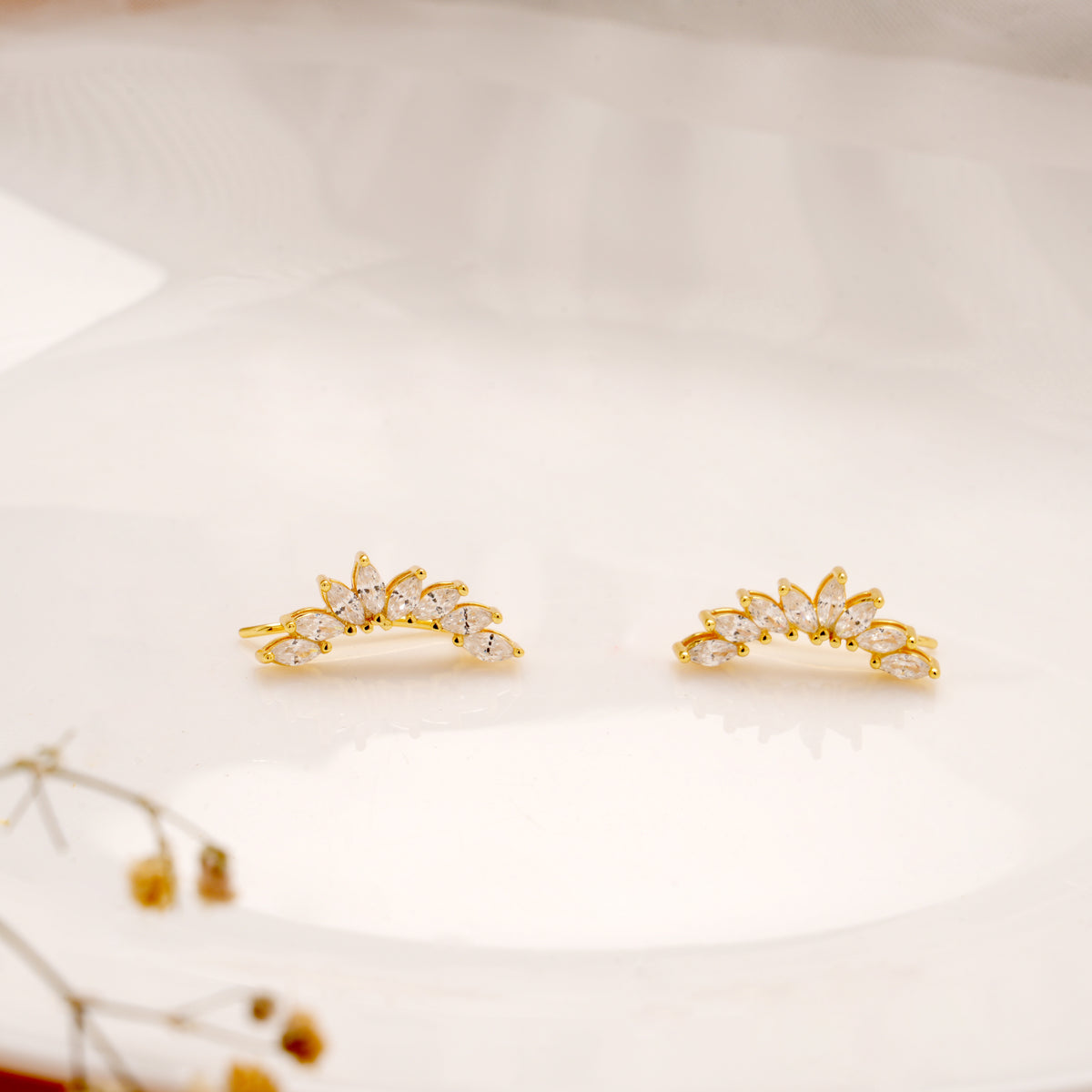 Minimalist Marquise Stone Golden Climber