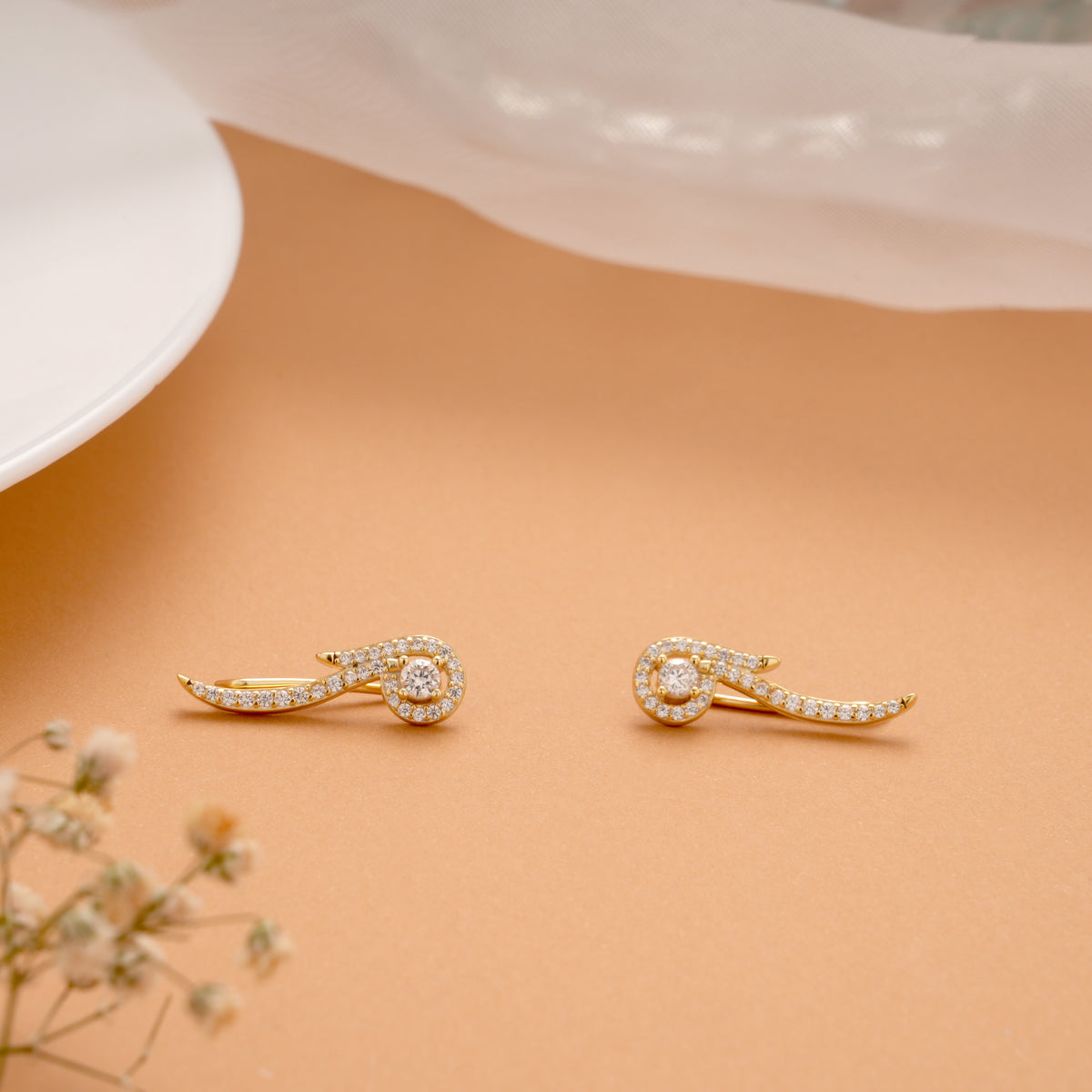 Elegant Wave Design Golden Ear Climber