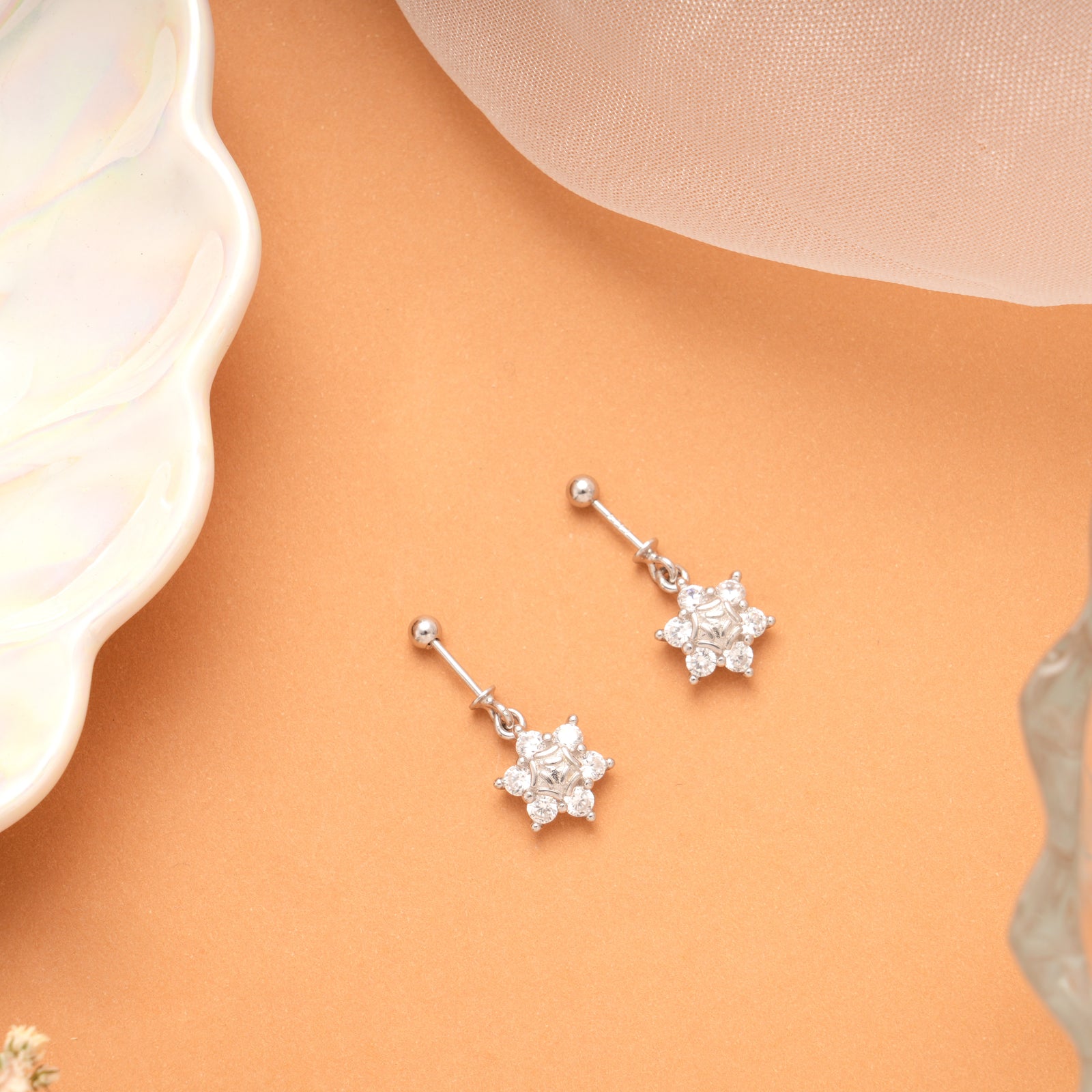 Elegant Flower Design Silver Koppu