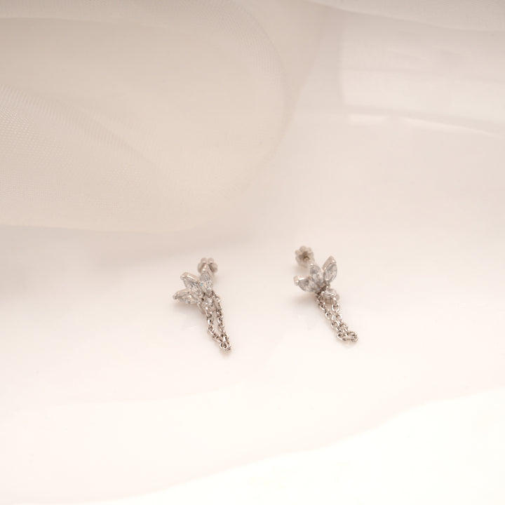 Triple Leaf Design Dangling Silver Side Stud