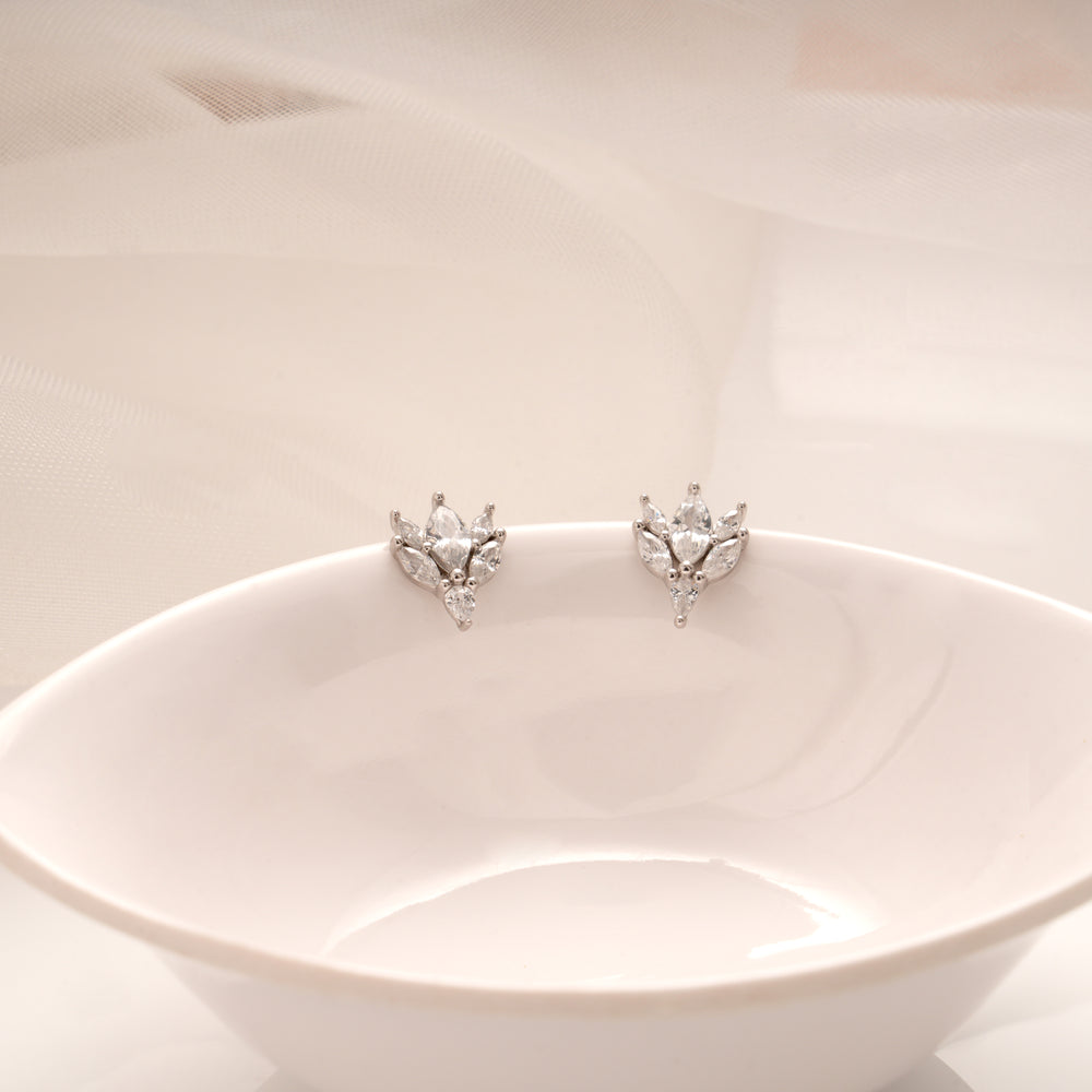 Delicate Leaf Design Silver Side Stud