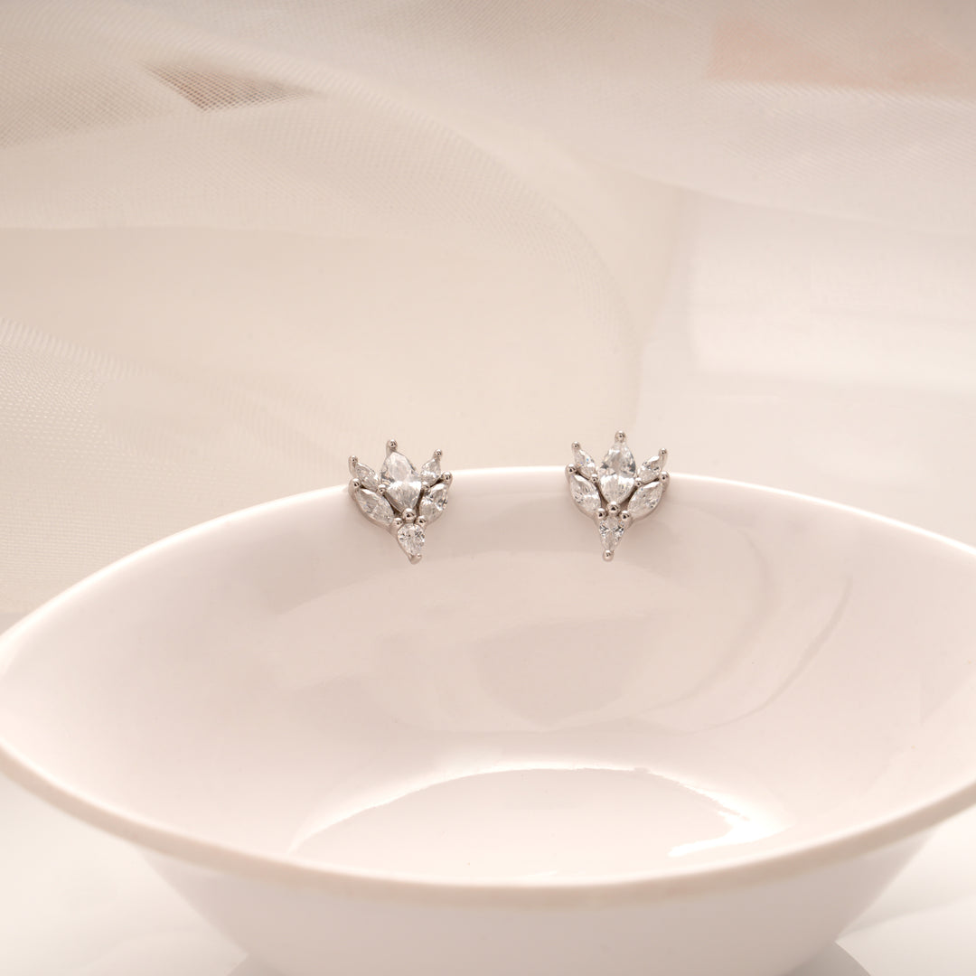 Delicate Leaf Design Silver Side Stud
