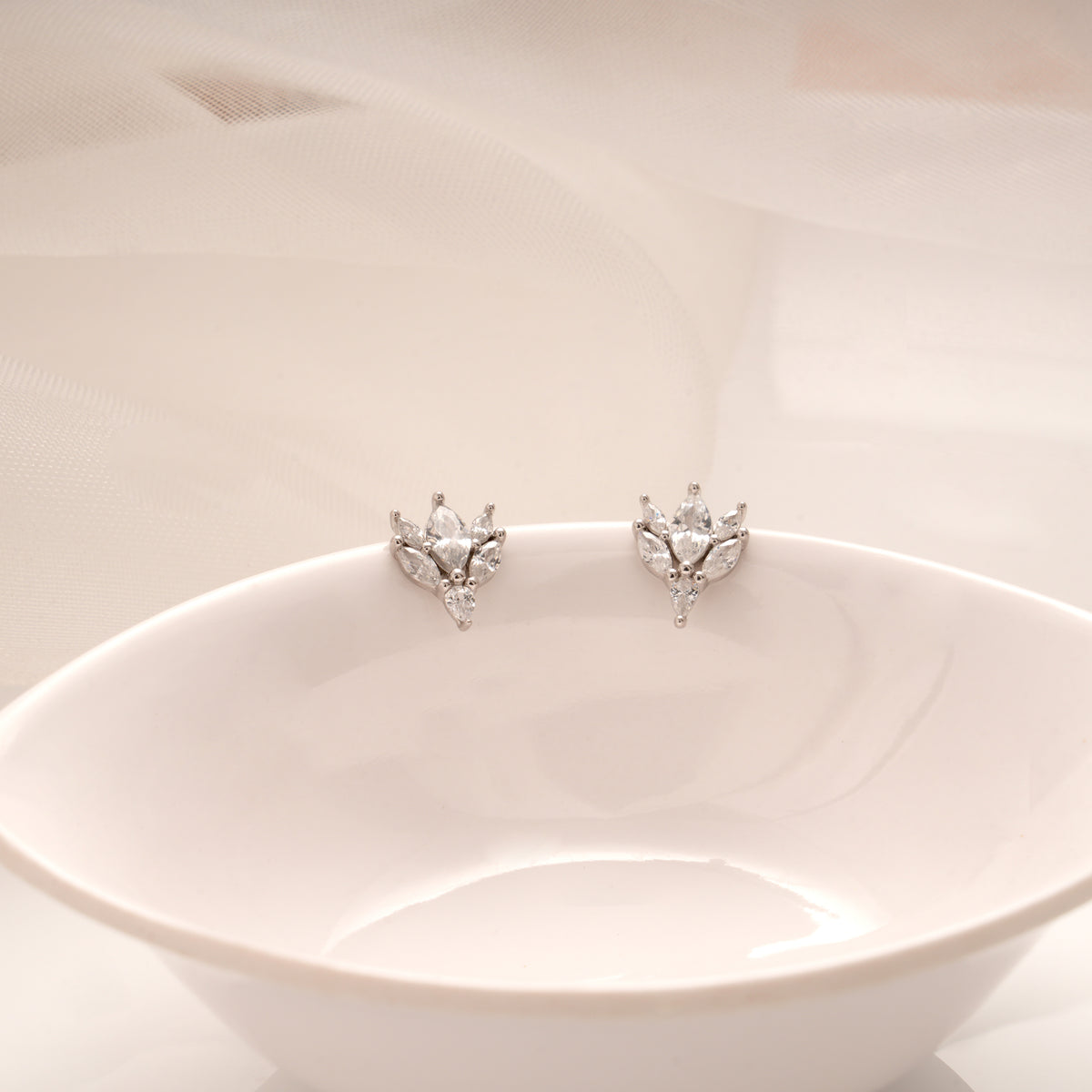 Delicate Leaf Design Silver Side Stud