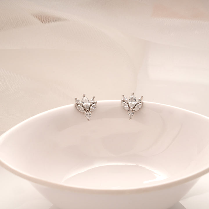 Delicate Leaf Design Silver Side Stud