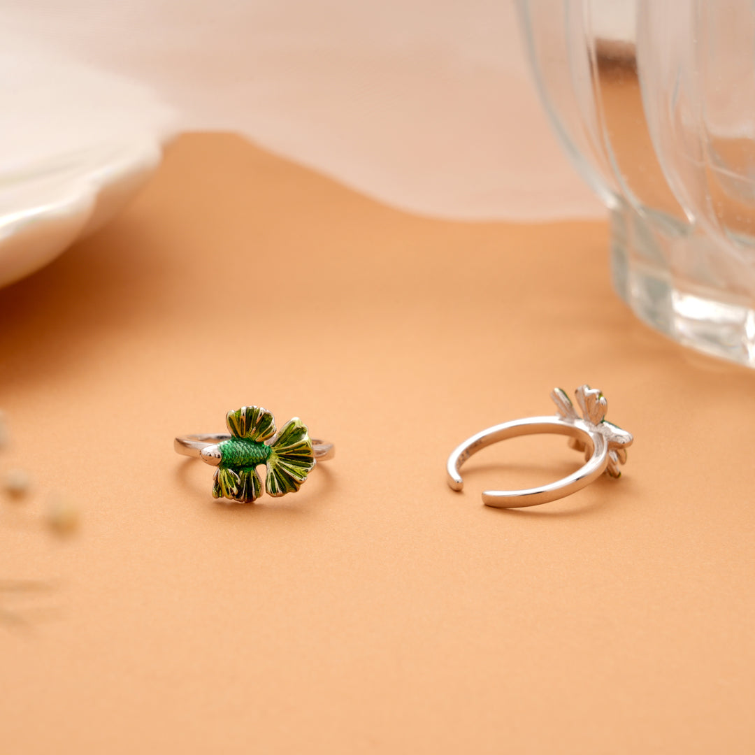 Vibrant Green Enamel Fish Design Silver Toe Ring