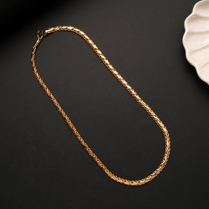 Bold Halo Pattern Golden Chain