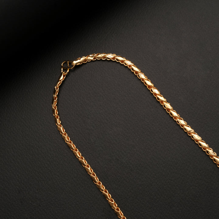Bold Halo Pattern Golden Chain