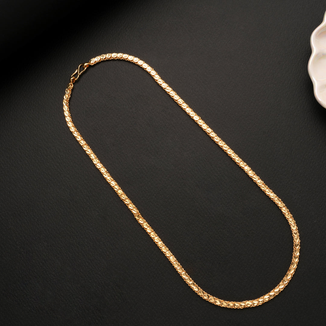 Elegant Golden Finish Leaf Pattern Chain