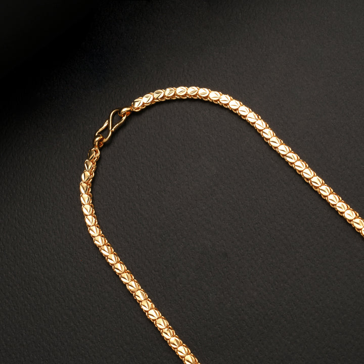Elegant Golden Finish Leaf Pattern Chain