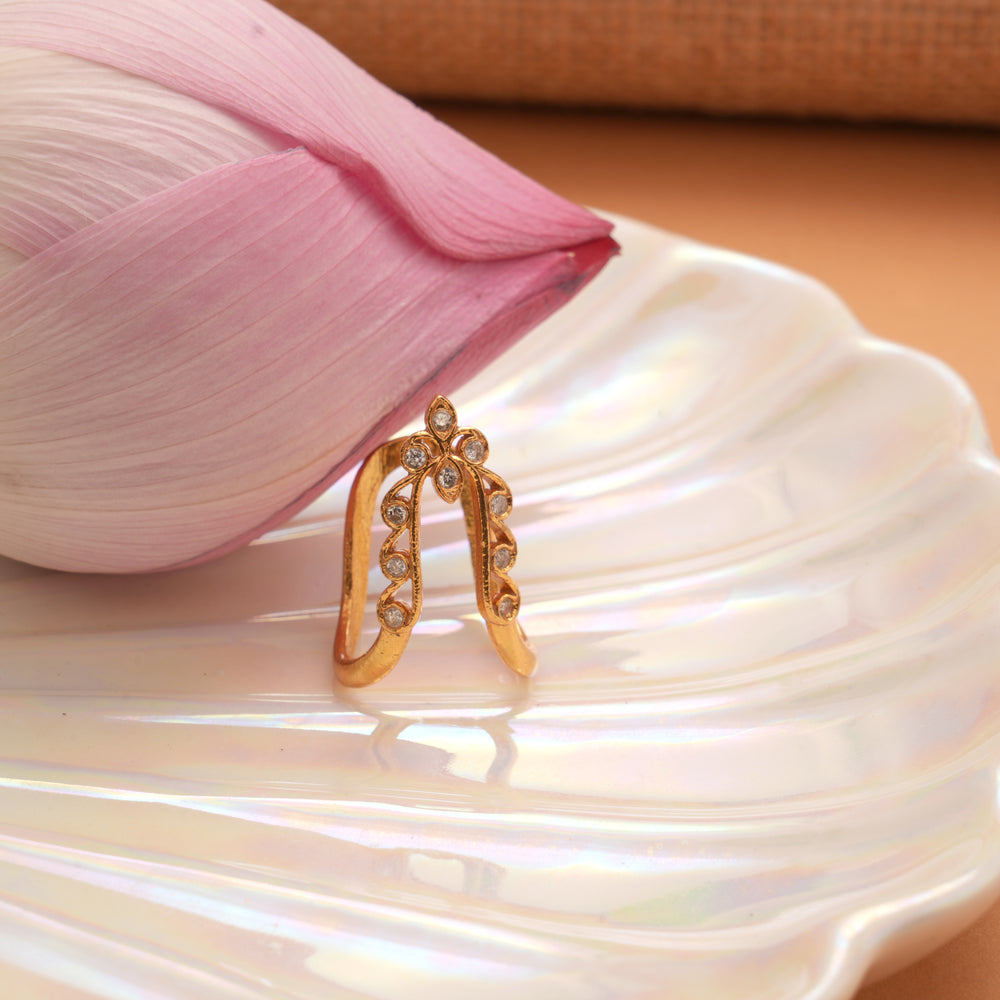 Classic White Stone Vanki Golden Ring