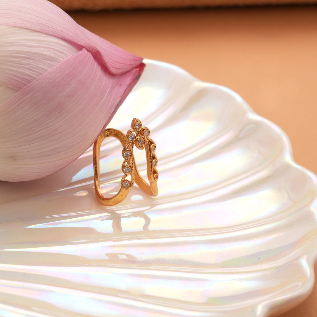 Classic White Stone Vanki Golden Ring