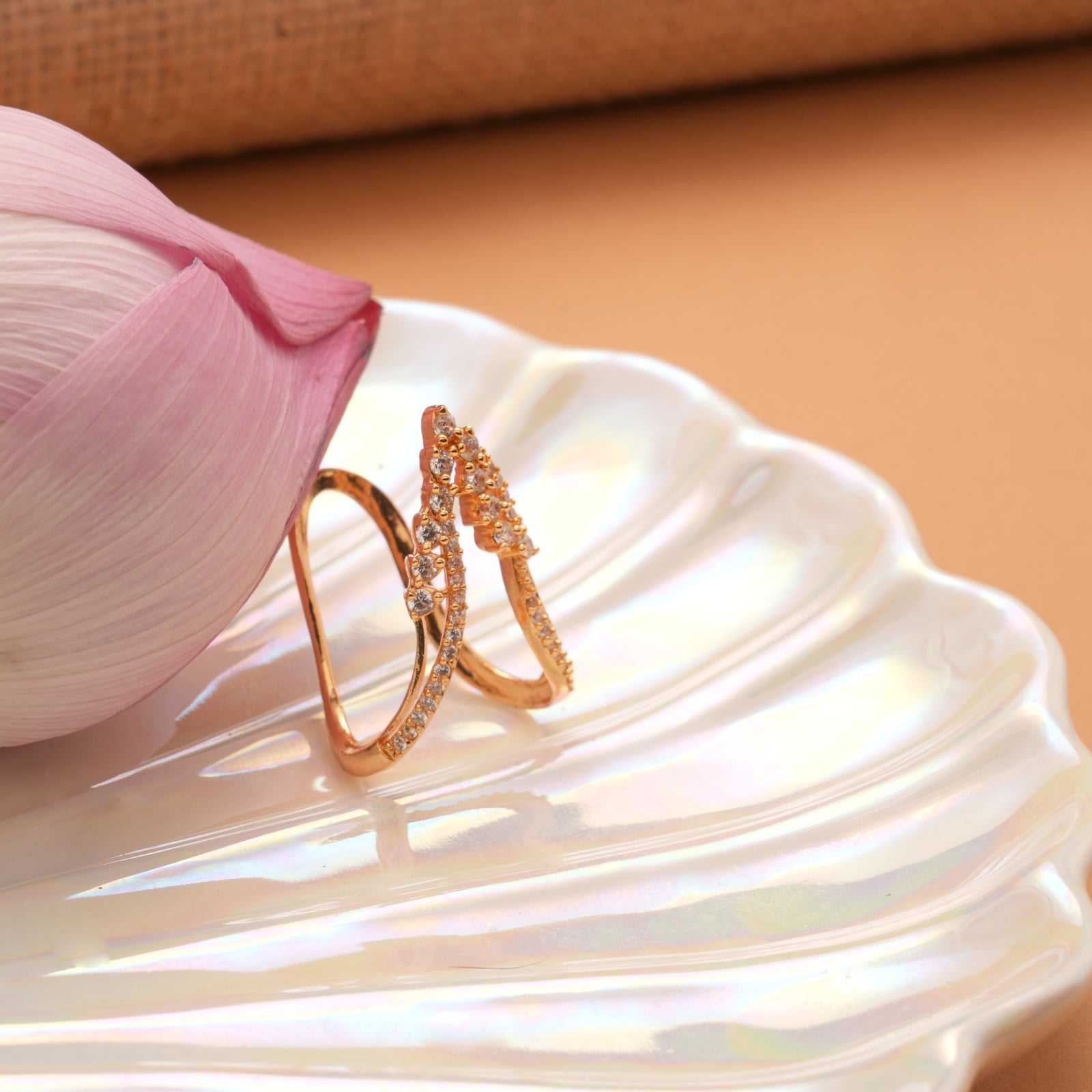Traditional White Stone Vanki Golden Ring