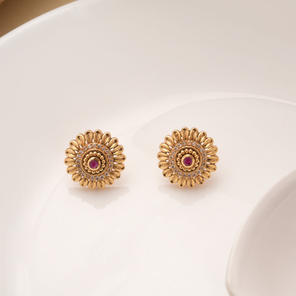 Fantastic Leaf Round Floral Golden Stud