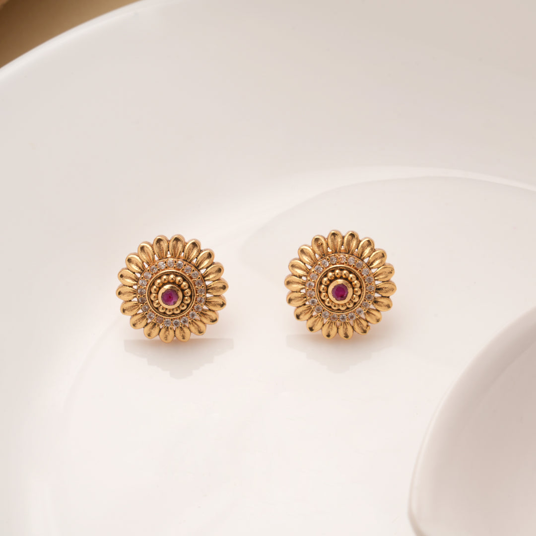Fantastic Leaf Round Floral Golden Stud