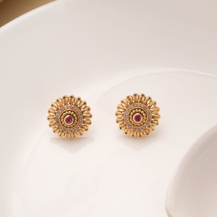 Fantastic Leaf Round Floral Golden Stud