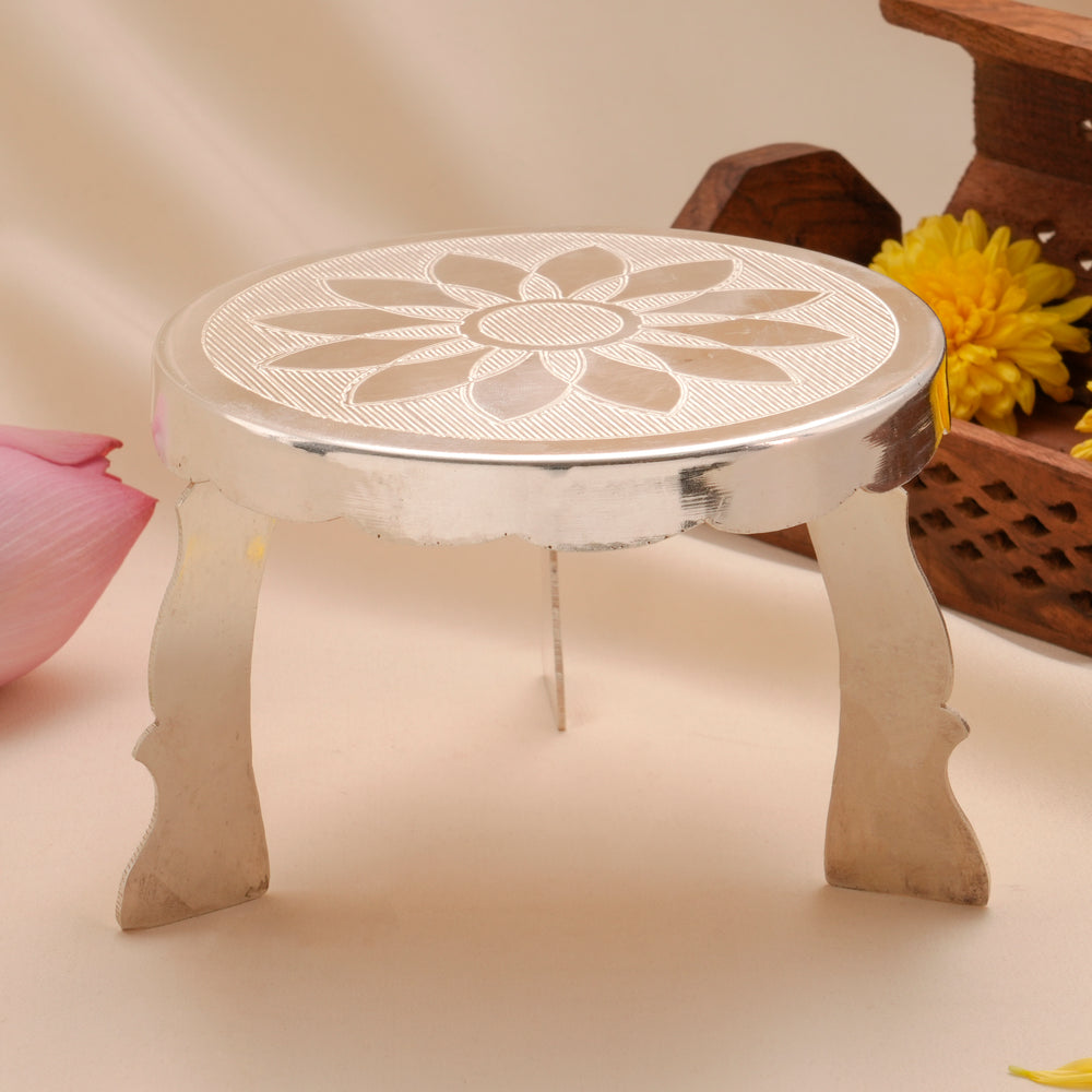 Elegant Silver Mukkali Stand