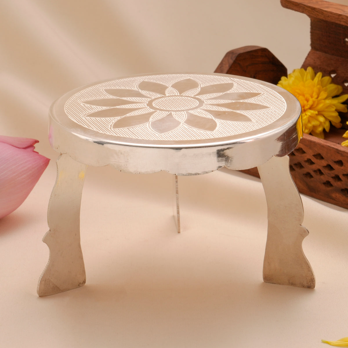 Elegant Silver Mukkali Stand
