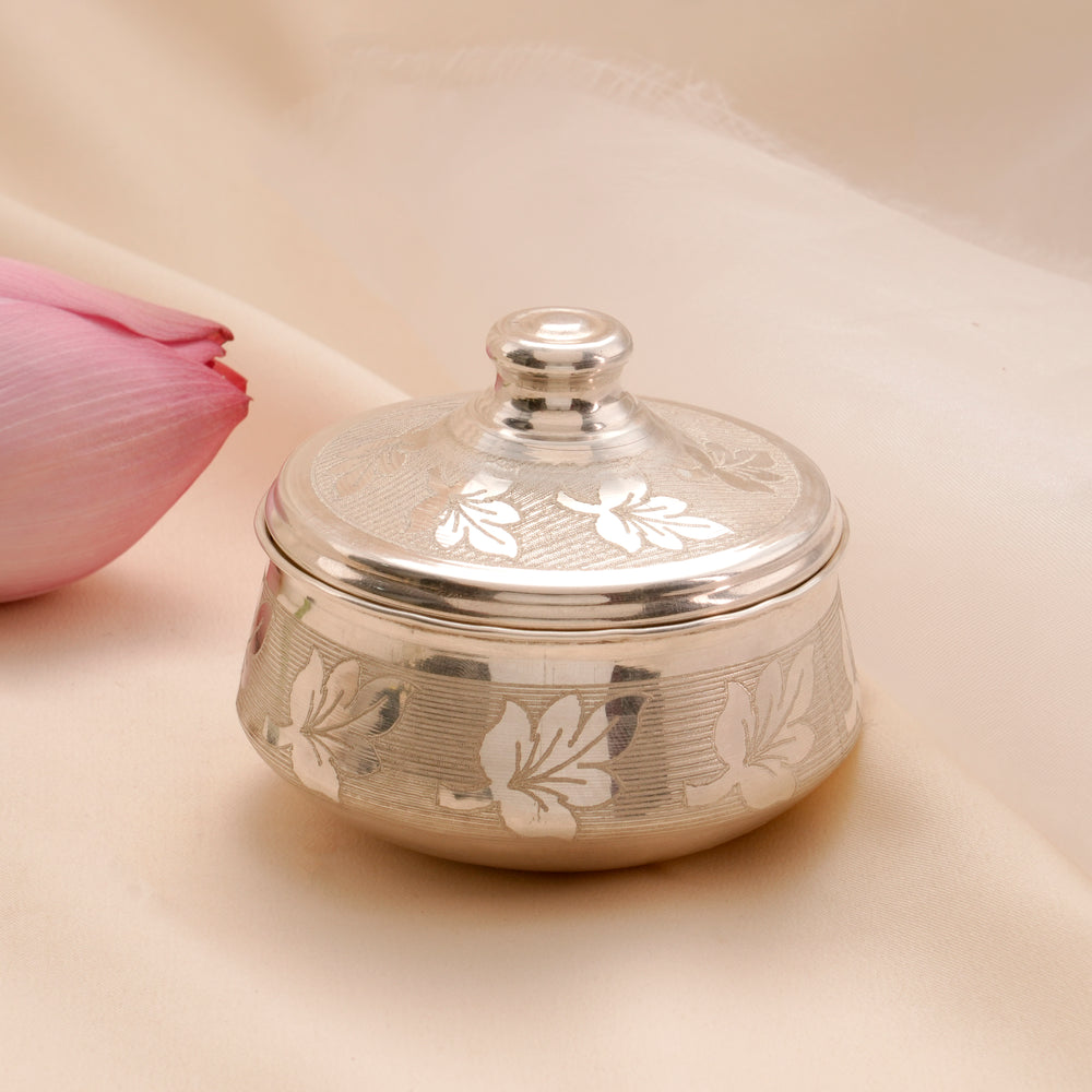 Elegant Leaf Design Silver Powder Box