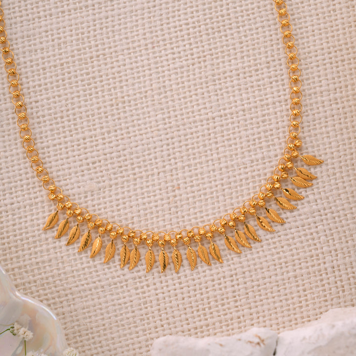 Shimmering Leaf Pattern Gold Necklace