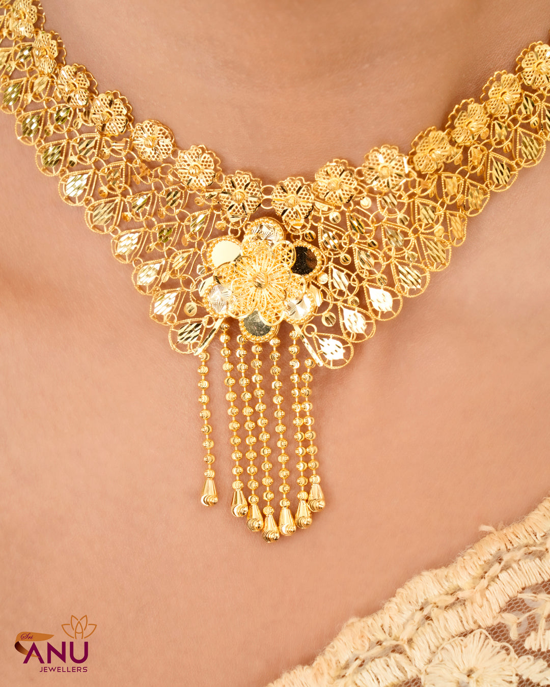 Floral Modern Glow Drops Gold Necklace