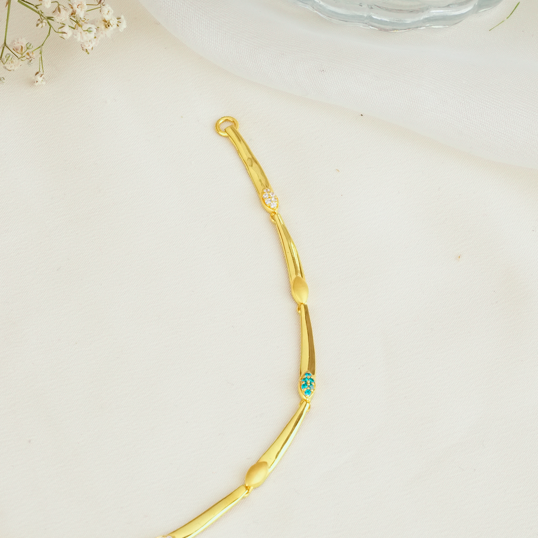 Minimal Radiance Gold Necklace