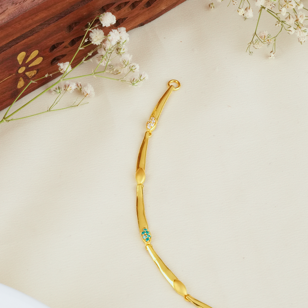 Minimal Radiance Gold Necklace