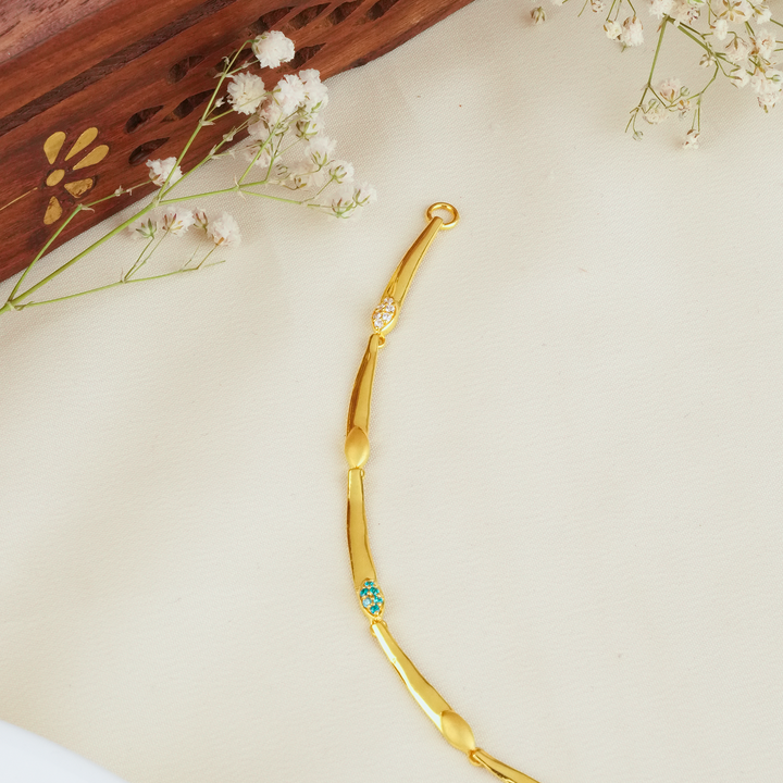 Minimal Radiance Gold Necklace