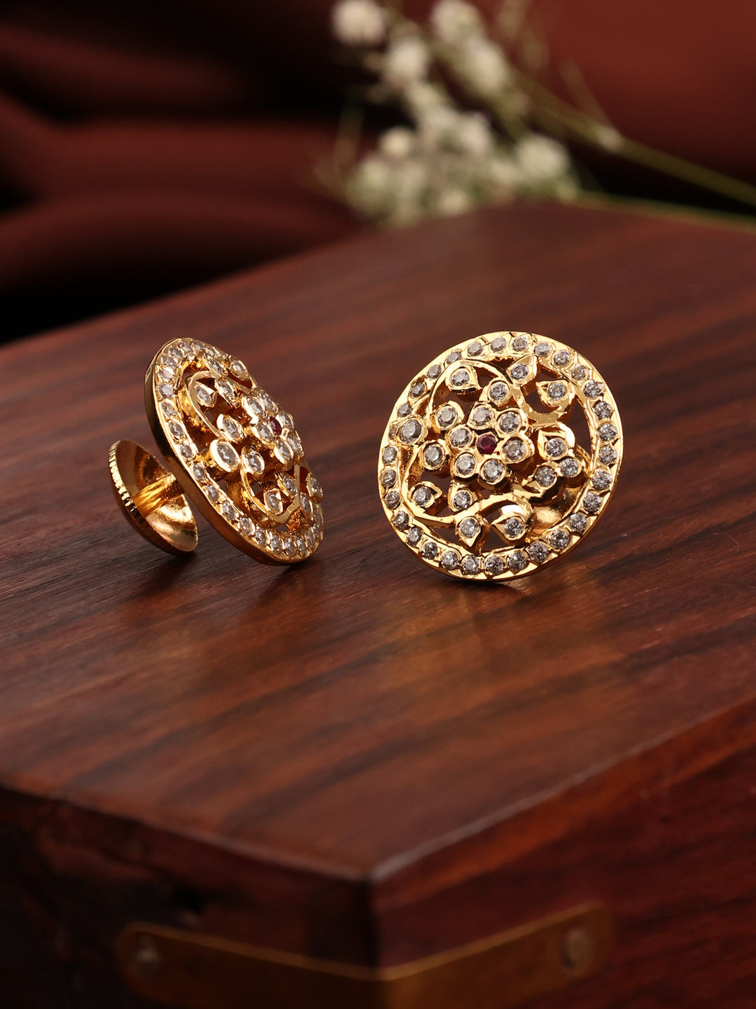 Round Shape White Stone Kundan Stud