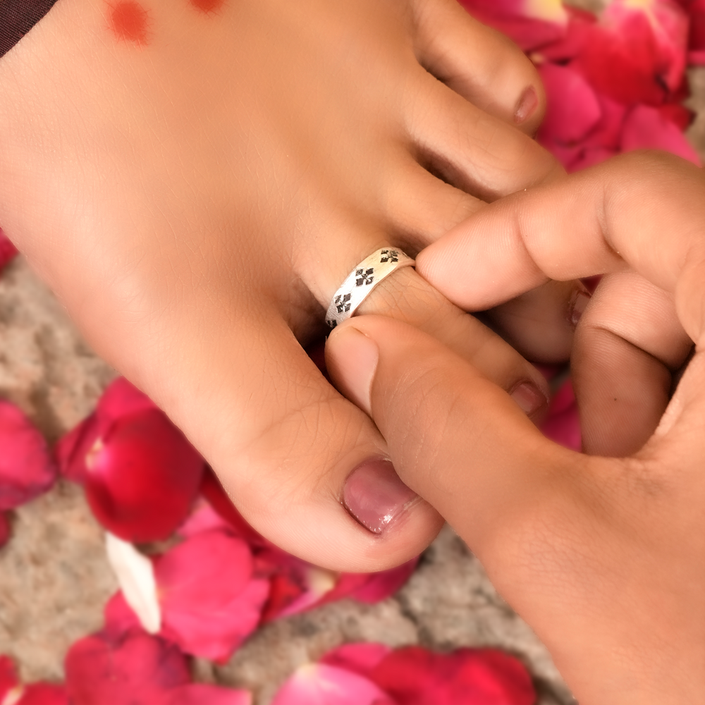 Antique Pushpa Motif Toe Ring